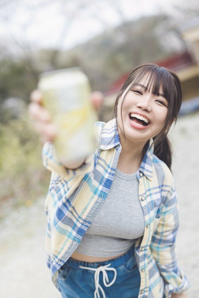 5月31日発売 “日本一だらしない”キャンプ女子・たにりかの1st写真集から表紙＆第3弾先行カット公開 5枚目
