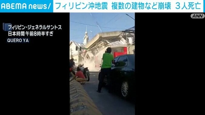 崩壊する建物