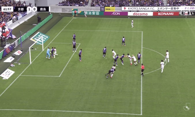 「暴力はだめ」「お互い様やな」“ぶん投げ”で鹿島DFにイエローカード！京都MFの粘着マークに苛立ち「どっちもムカついてる」 3枚目