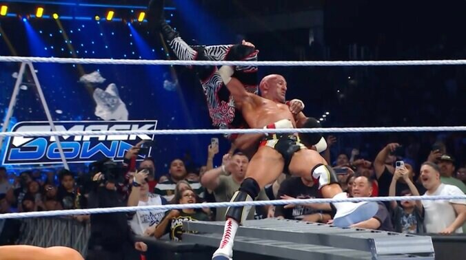 そのままハシゴへダイブ