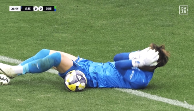 【写真・画像】嘘だろ…？ 36歳元日本代表MFの“ノールック股抜きパス”にファン驚愕！「レベルが違う」「錆びつかないなあ」「なんやそれ…」乾貴士が川崎翻弄でPK誘発　1枚目