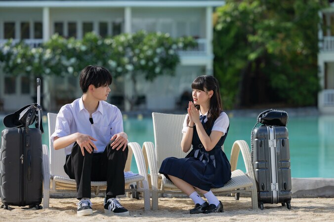 お嬢様風の制服が似合いすぎる高3美少女、高身長イケメン男子が早くもデレデレ