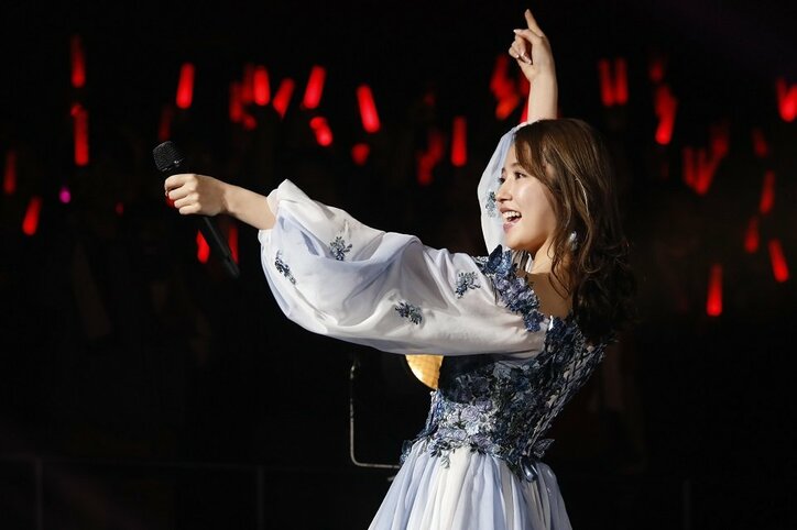 衛藤美彩が笑顔と涙の卒業ソロコン開催、”私の愛した”乃木坂46メンバーも駆けつける