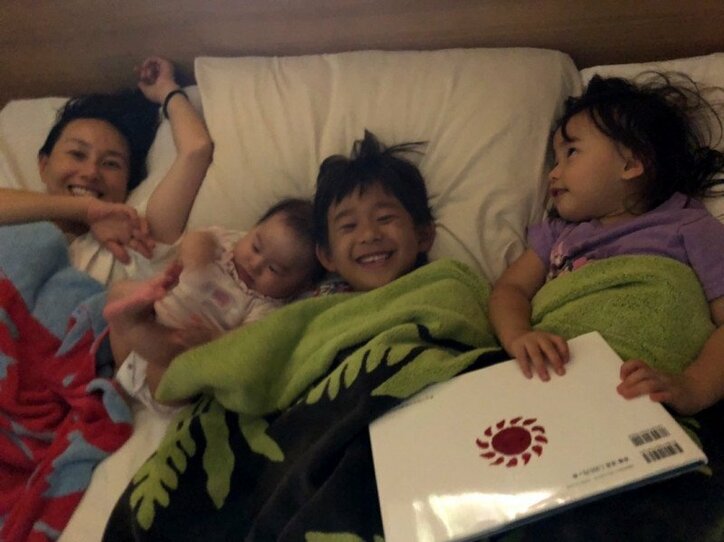 東尾理子 子ども3人との 試し寝 写真を公開 早く一緒のベッドで寝たいな 話題 Abema Times