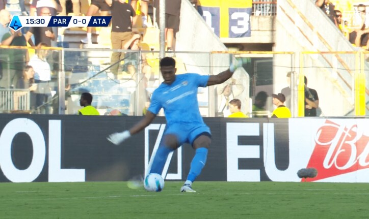 【写真・画像】騒然！ 町野修斗の“弾丸ロングスロー”が「ロケットやんけ」「さらに鋭くなってる」「ほとんどCKと同じ弾道」日本代表の新武器にも？　1枚目