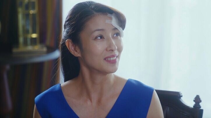 怪演続く水野美紀、“普通”の姿を披露し視聴者「やっぱり綺麗だったんだな」