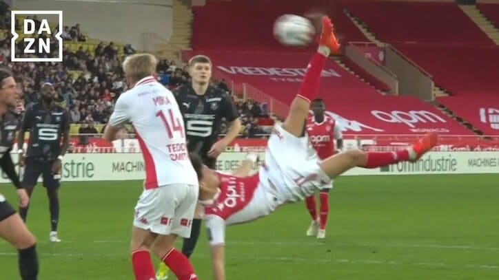 【映像】背面跳び横捻りバイシクルシュート