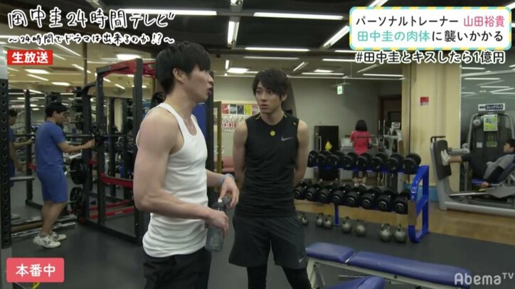 田中圭の筋トレ姿に視聴者大興奮「ほんまにこの時間のタンクトップ姿はブフォォォ」