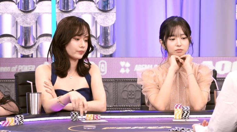 負けて飛び出た「今日イチの笑顔」…おすまし顔の鉄強ポーカー美女、あざと女子の“お忍びフルハウス”に思わずリアクション