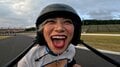 ぱーてぃーちゃん信子、レースクイーン姿でママチャリ爆走「弄ばれる信子」「いろいろ見えてる（笑）」名コースでの珍走話題