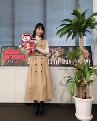 「バンドリ！」声優・愛美、“オトナ女子”風のコーディネート写真が好評「色っぽくもある」