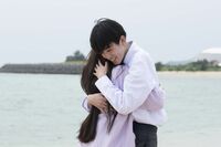 高1ギャルモデル・マリサ、りおんとカップル成立！「初彼氏です」幸せいっぱいでハグ