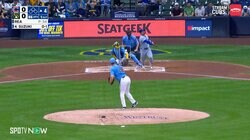 どんな打ち方だよ！？鈴木誠也、“変態的”10号弾に反響　「軽い感じがたまらない」一瞬で突き刺さる強烈打球に敵地"異例"熱狂