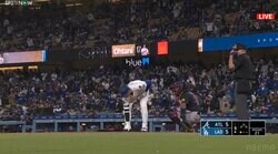 「打つぞ…打つぞ…」大谷翔平が打席に立った瞬間、“異様な雰囲気”に…「やってくれそう」から“初球サヨナラ弾で歓喜爆発”の一部始終