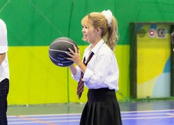 金髪ギャル、桜木花道スタイルでフリースロー対決に勝利 男子との2ショットを勝ち取る