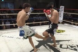 「空手えぐい」「あぁ…足が」足を破壊、タオル投入の衝撃KO 元王者の諦めない姿に「グラグラですけど…」識者も納得
