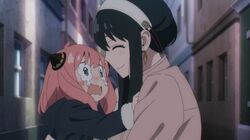 さすが殺し屋！「SPY×FAMILY」14話、狂犬モードなヨルの“顔芸”が話題に