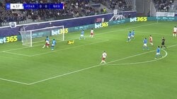 どこに怒れば… 南野拓実のゴールで“異変”「イラついてるな」“神ムーブ”に混乱→相手守備陣の様子がおかしくなる「キレキレやな」