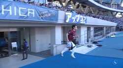 嘘だろ!? 浦和10番・中島翔哉がバナナを咥えてピッチインした瞬間！「ホント自由だな」「こんな寸前に食べてて口の中違和感ないのか」ファンも目を疑う衝撃シーン