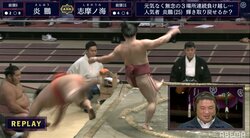 炎鵬の華麗な引き落としで浦風親方が受難…土俵下で志摩ノ海の突進を受け苦悶