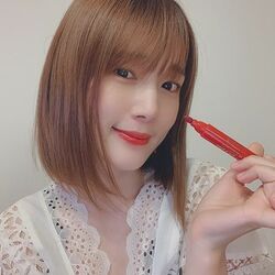 声優・内田真礼がInstagramでメイクを解説！ラメ入りリップ際立つショットに女性ファンから歓喜の声