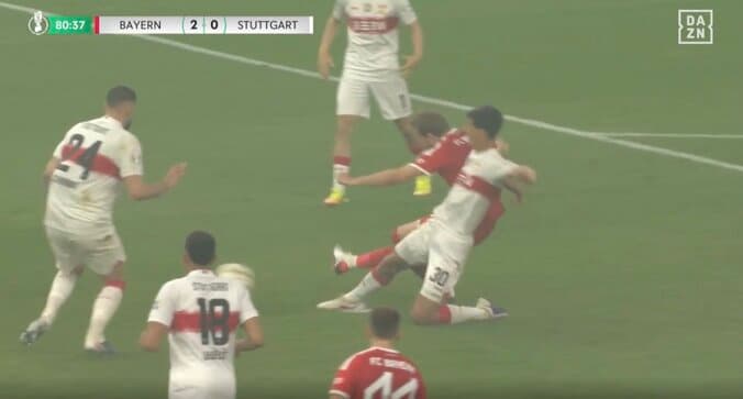 場内騒然！ 怪物FWケイン、衝撃の“低弾道グラウンダーショット”炸裂「技術エグすぎる」超絶ターン→フィニッシュ… 相手DFの心を折る一撃 4枚目