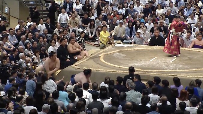 【写真・画像】「何してくれてんだ」鉄人・玉鷲が突っ込んだのに…獅司の“変化”に賛否 「反則ではないんですけど…」境川親方も敢えて苦言　1枚目