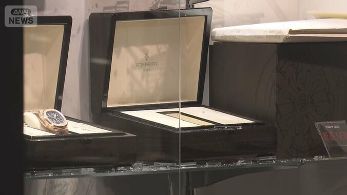 東京・中野ブロードウェイ　2億円相当の高級腕時計奪い　男2人逃走中 1枚目