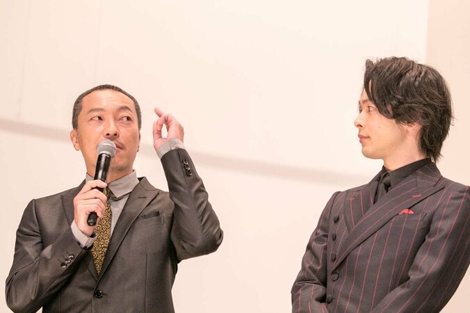 音尾琢真、ドSな監督の要望でパンチパーマをかける「根元から巻くときが一番痛い」 5枚目