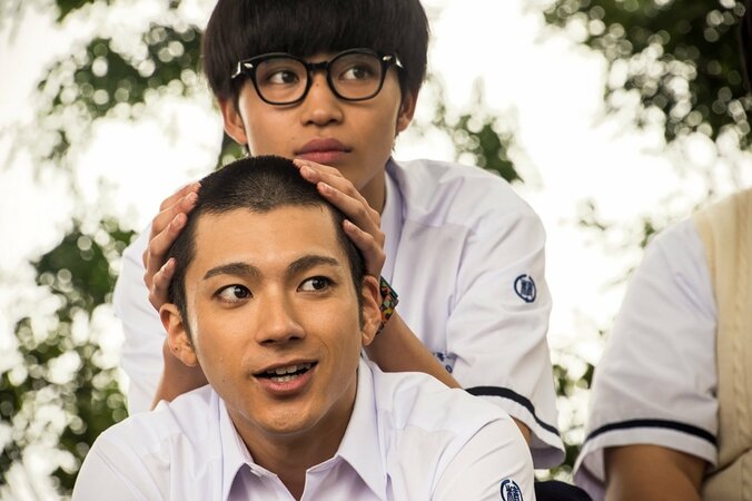 「いきまーす」齋藤飛鳥が1番最初にバリカン手に持ち、山田裕貴が坊主になった瞬間公開 3枚目