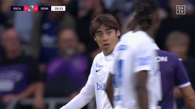 「惚れ惚れする」伊東純也が左サイドを爆走！「流石チャンスメイカー」華麗なボールタッチで相手を抜き去った瞬間 3枚目