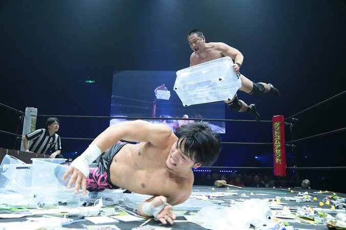 全国生中継中に選手の携帯番号公開！パンダvsメカパンダ！　両国大会も攻めまくったDDT、来夏に全席無料のビッグマッチ開催へ 2枚目