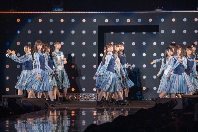 日向坂46が平成最後の『TGC』で3曲ミニライブ、濱岸ひよりが初ランウェイで笑顔を見せる 30枚目