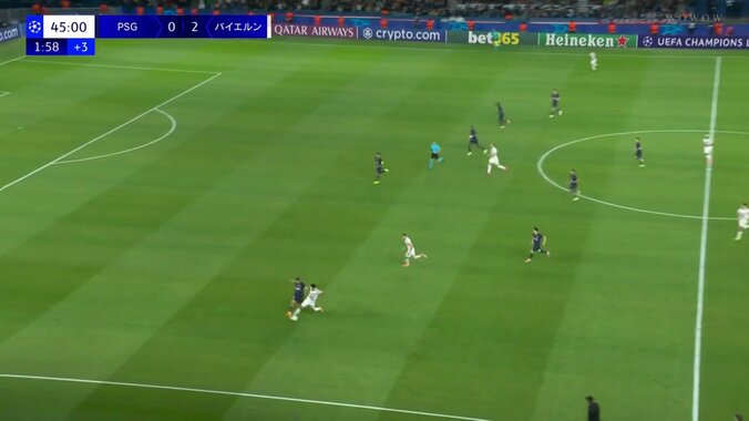 「最悪のタックル」背後からの“蟹ばさみアタック”に選手が絶叫「ただの破壊行為」負傷退場に追い込む危険スライディングに非難殺到 3枚目