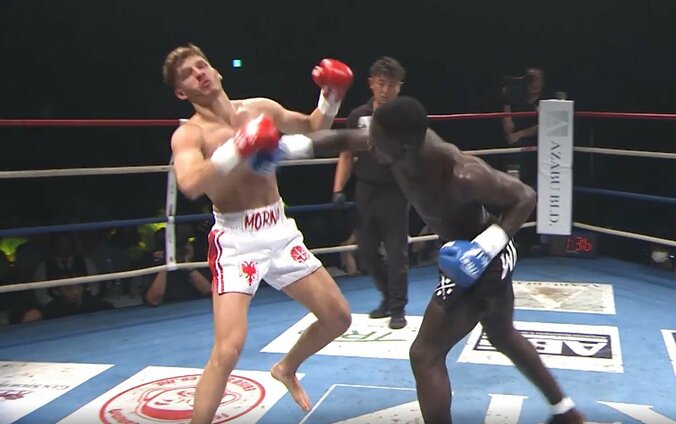 カマラの強打が炸裂