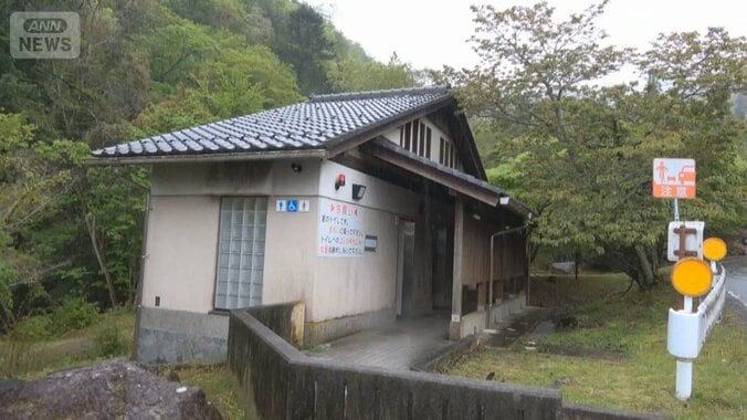 京都・男児行方不明から1カ月　遺体一時遺棄か　公衆トイレ周辺を念入り検証 1枚目