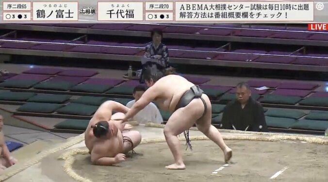 膝から崩れ落ちてしまう千代福