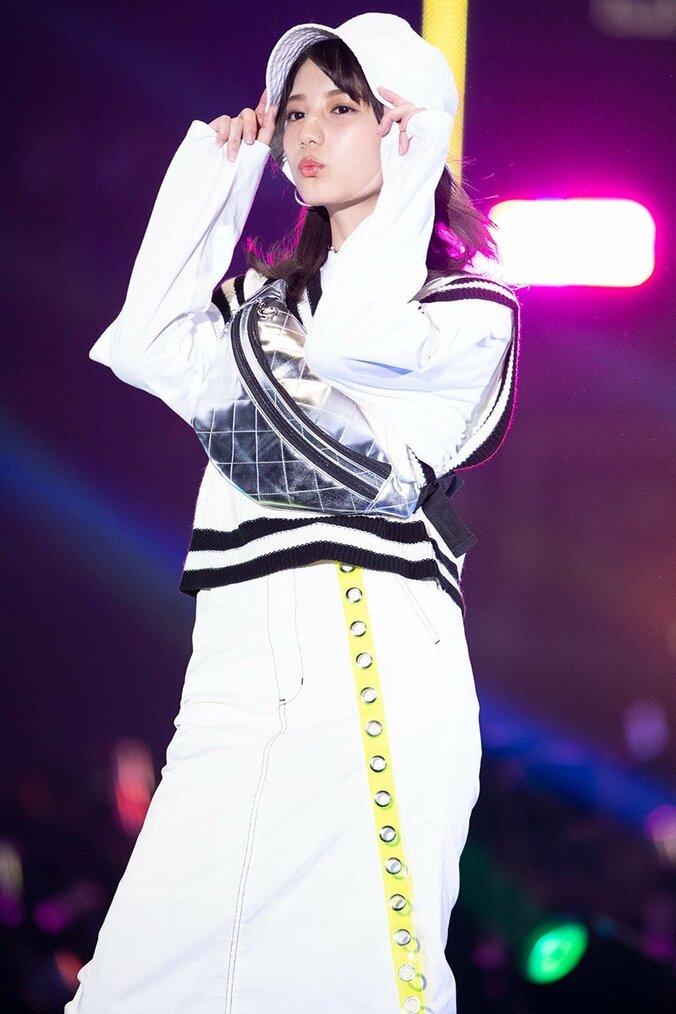 日向坂46が平成最後の『TGC』で3曲ミニライブ、濱岸ひよりが初ランウェイで笑顔を見せる 4枚目