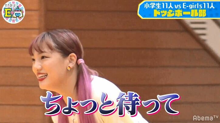 E-girls、最強小学生との戦いにあたふた！ドッジボール対決にメンバーボロボロ…