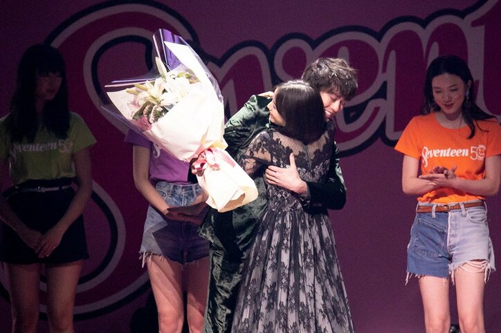 竹内涼真＆浜辺美波、新田真剣佑のサプライズ登場に大歓声！ -Seventeen 夏の学園祭2018【画像集】