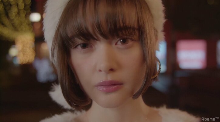 玉城ティナがセクシーなミニスカサンタ姿を披露！「天使だ」「惚れてまうやろ」視聴者をKO