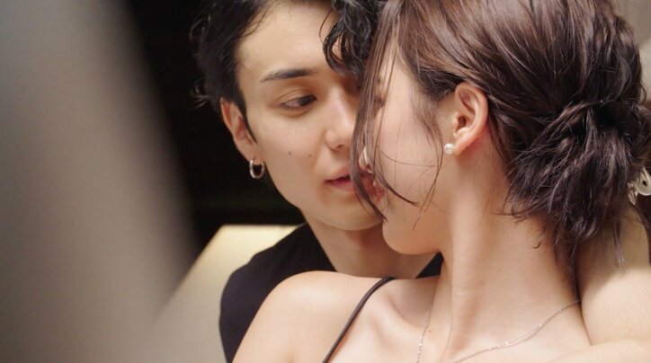 【写真・画像】ベッドで密着 美女の囁き&キス寸前の距離感にドキドキ「めっちゃ鼓動早くない？」　3枚目