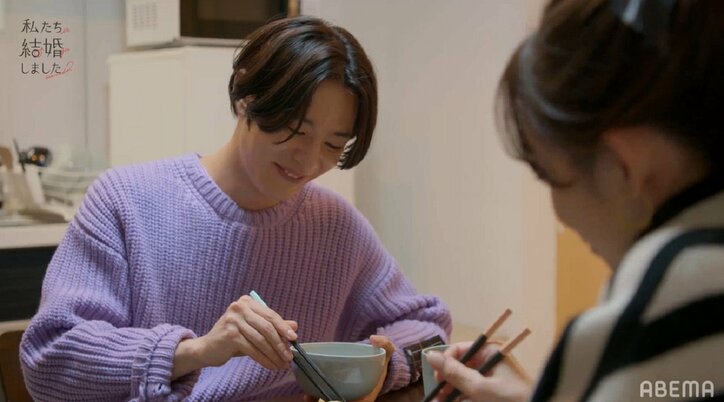 足立梨花、夫・塩野瑛久に初めての手作り料理！苦手な食材を上手にアレンジ…塩野の反応は？『私たち結婚しました2』第4話