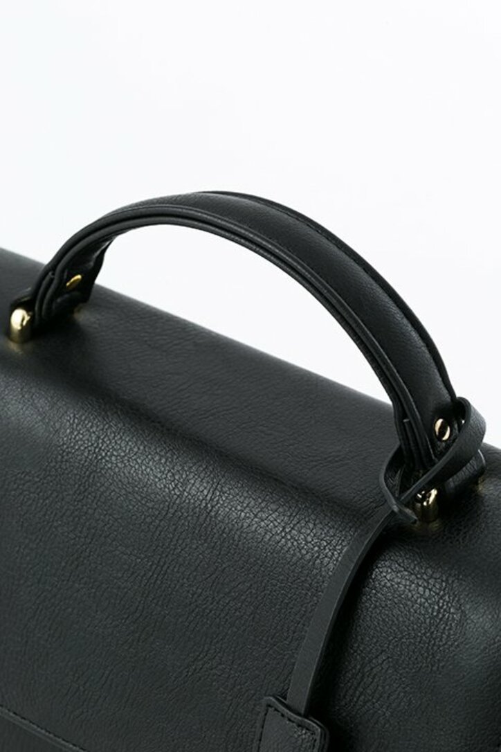 アニメ『血界戦線 & BEYOND』レオナルドとクラウスが手元に! 佐藤さきコラボのショルダーバッグとポーチが発売