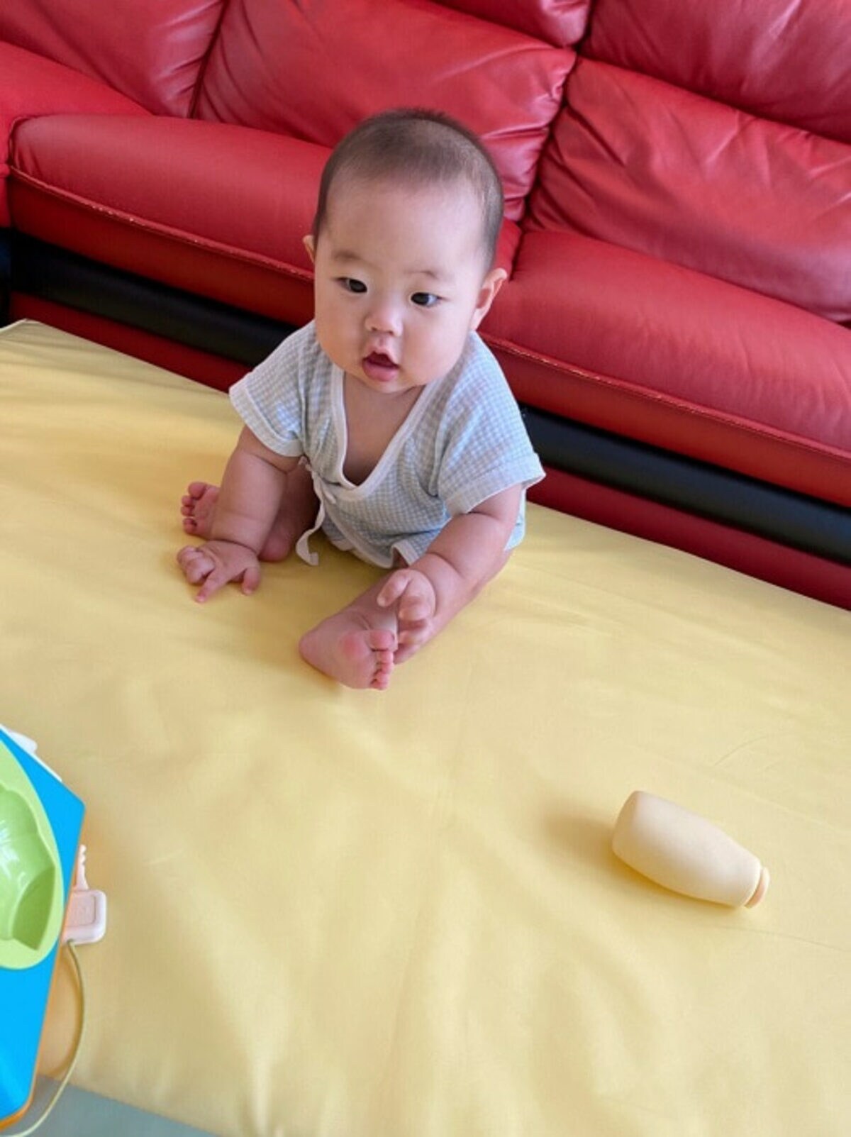 浜田ブリトニー お座りができるようになった息子に驚き どうやって座ったのか 話題 Abema Times