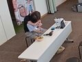 楽屋で高校生カップルが2人きりになった途端…髪を乾かしながらイチャイチャ！イケメン彼氏「2人きりだとああなっちゃう」