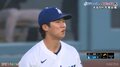一体何が起きた!?ドジャース初回の悲劇…青空の“イタズラ”?まさかのシーンにファン騒然「何しとんねん」「連携練習しな!」