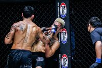 【映像】“まさか”の右で王座陥落