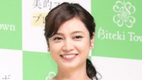 【映像】平愛梨 内山信二・琴さん夫妻の結婚式に出席「爆笑に包まれた挙式でした」