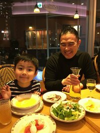 市川右團次、引っ越しの夜にサイゼリヤ　息子との会話が「大笑い」「面白い」と反響